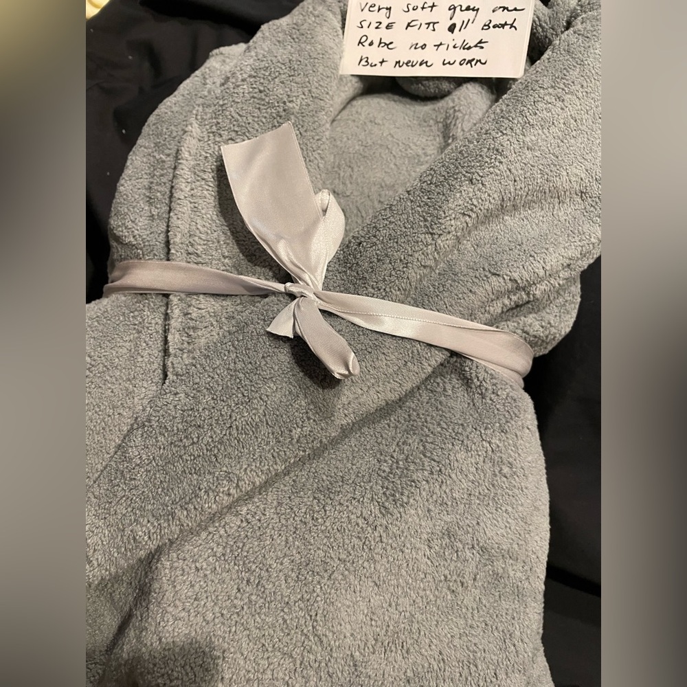 Grey soft bath robe. One size fits all
